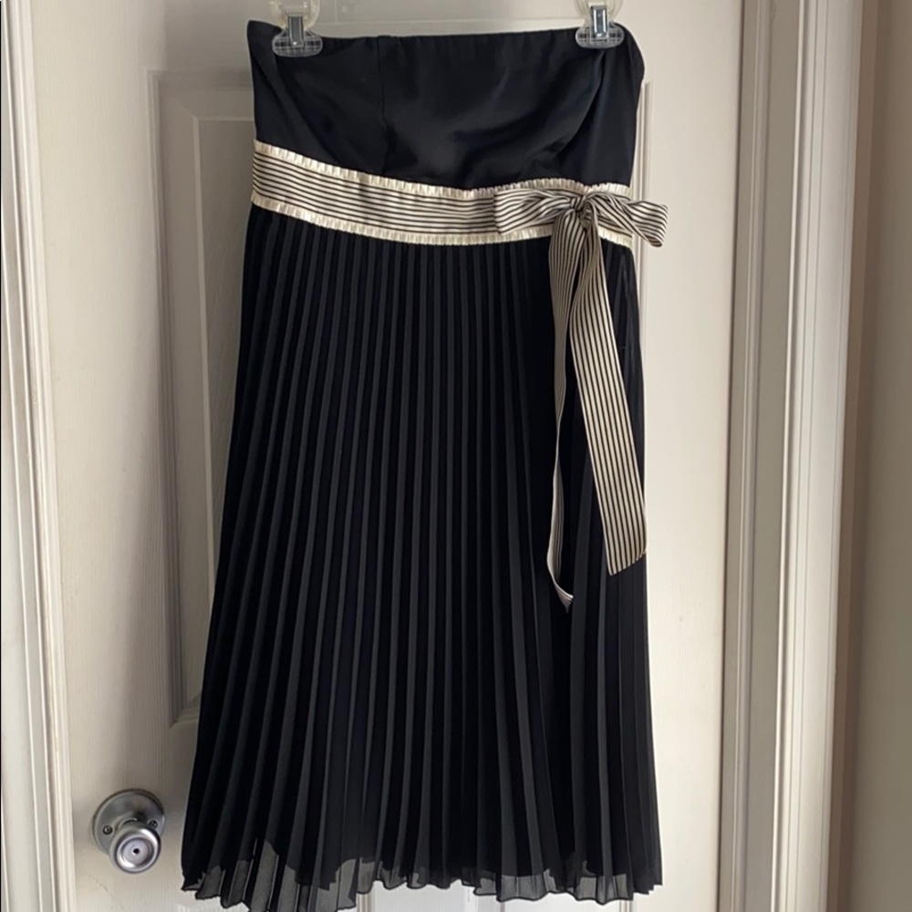 Limited strapless dress